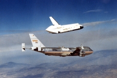 12 Agosto 1977: Enterprise effettua il primo collaudo di planata e atterraggio.