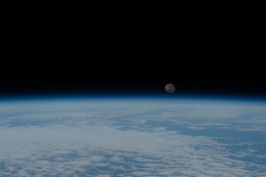Moon-rise-over-Earth-horizon-2020