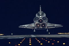 Endeavour - atterraggio notturno