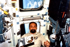 STS75_Guidoni_Earth