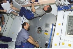 STS-100 Apertura modulo Raffaello